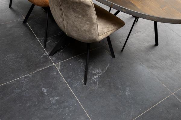 Maatwerk in natuursteen: aanrechtblad, dorpels en wastafelblad | Steenhouwerij de Vries