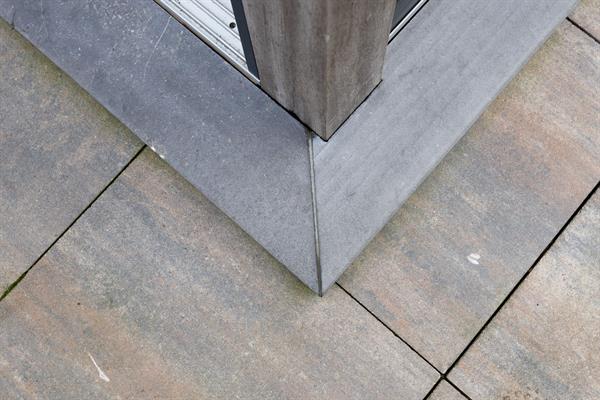 Maatwerk in natuursteen: aanrechtblad, dorpels en wastafelblad | Steenhouwerij de Vries