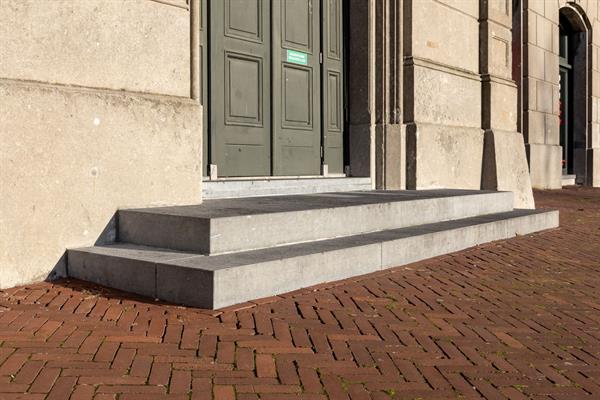 Hardstenen stoep en dorpels | Steenhouwerij de Vries