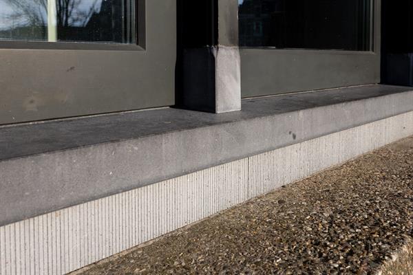 Hardstenen stoep en dorpels | Steenhouwerij de Vries