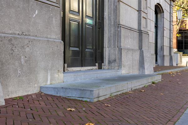 Hardstenen stoep en dorpels | Steenhouwerij de Vries