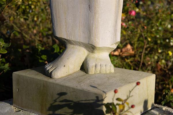 Beeldhouwwerk Vrouwfiguur | Steenhouwerij de Vries