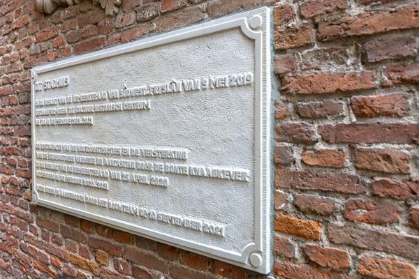 Tekstplaat met gehakte inscriptie | Steenhouwerij de Vries